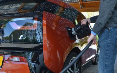 ¿Sobrevivirán las petroleras al coche eléctrico? El litio puede ser su salvavidas.