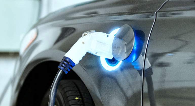 La CNMC rechaza que las eléctricas acaparen la red del vehículo eléctrico