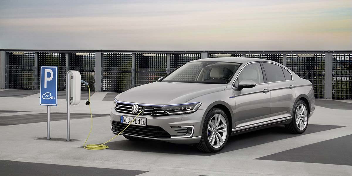 Volkswagen paraliza los pedidos del Golf y Passat GTE por la enorme cantidad de pedidos que desbordan la capacidad de producción