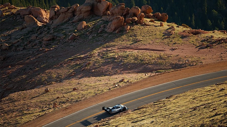 Romain Dumas pulveriza con un Volkswagen 100% eléctrico el récord de Loeb en Pikes Peak