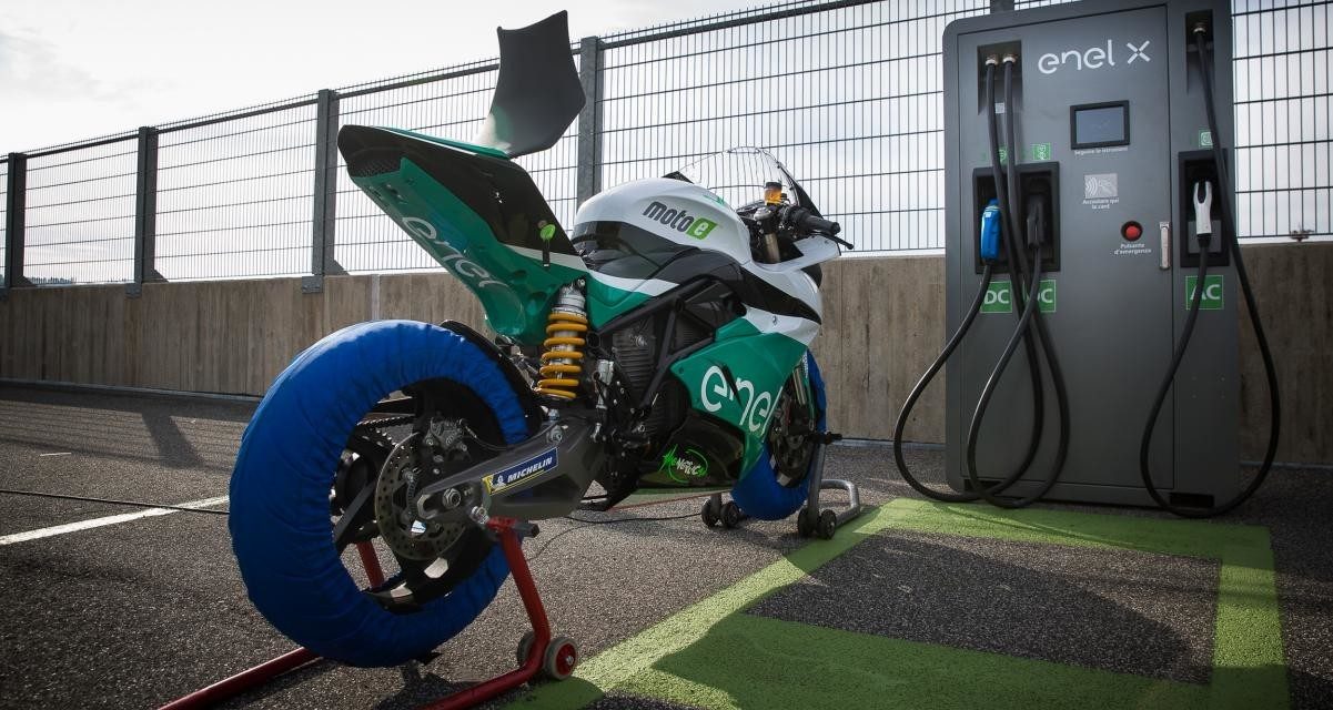 Las motos eléctricas están en auge: Energica ha doblado sus ventas tras la inversión en MotoE